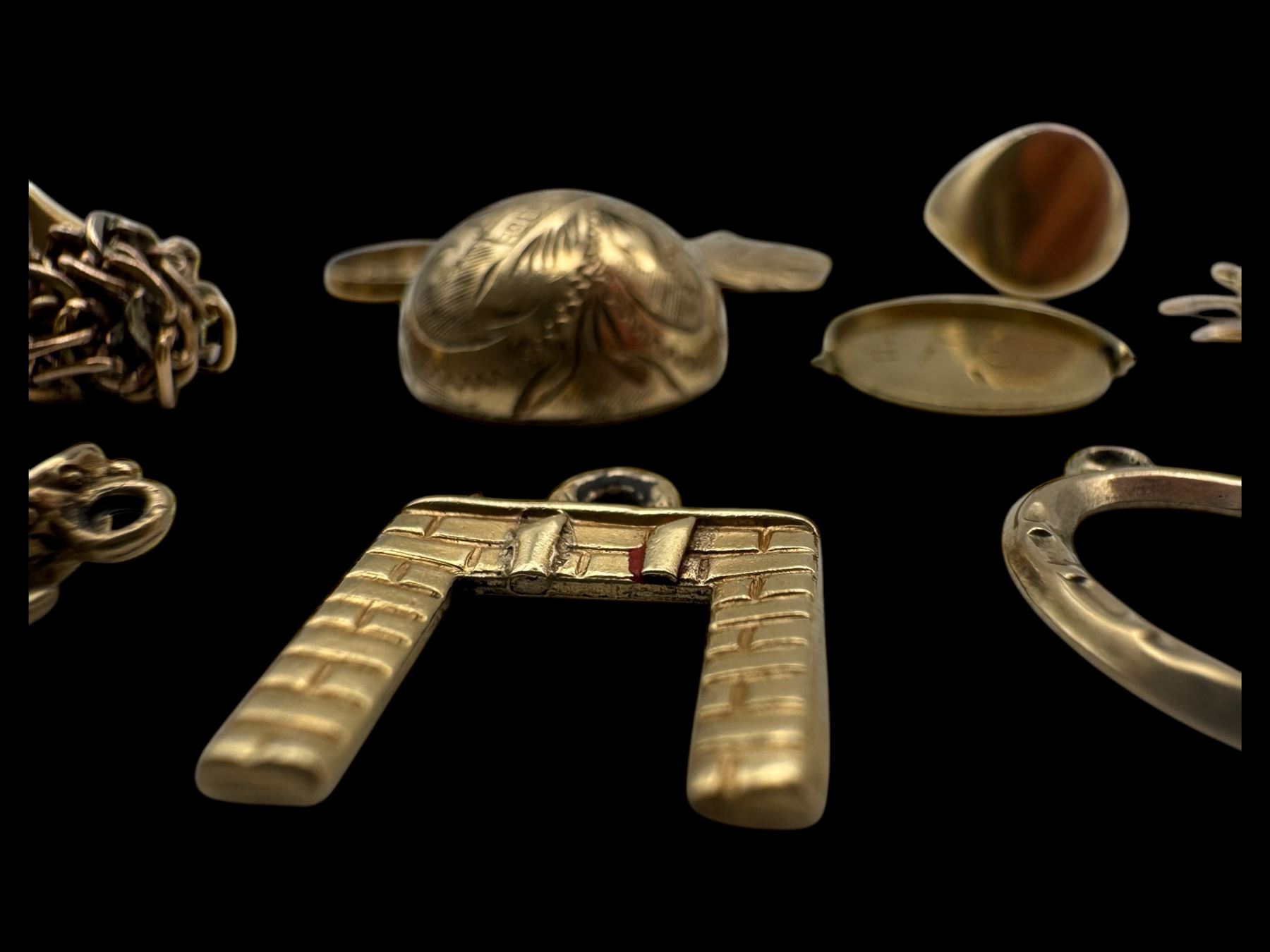 9ct gold charms, including crossed swords, signet ring, horseshoe and leaf, and a 14ct gold fireplace charm