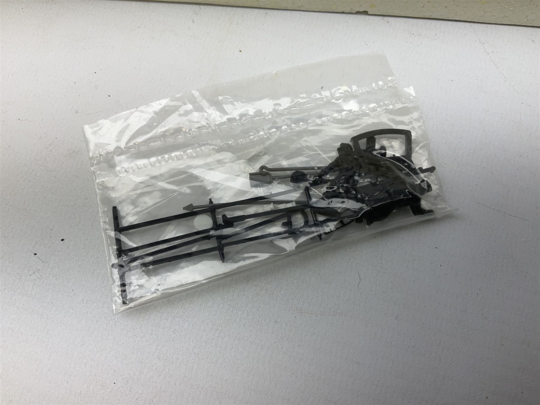 Hornby '00' gauge - Battle of Britain Class 4-6-2 locomotive '92 Squadron' No.34081; and Class 9F 2-10-0 locomotive No.92239 with weathered finish; both boxed (2)