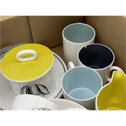 Susie Cooper black fruit part coffee set | Ceramics | 114419
