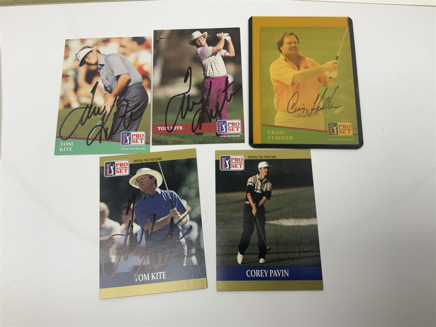 Collection of autographs, to include Mia Farrow, Rowan Atkinson, Tom Kite, Corey Pavin, Craig Stadler, Vladimir Ashkenazy etc 