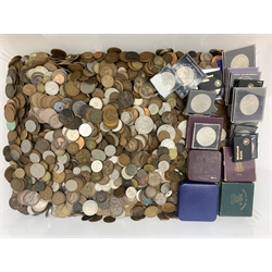Quantity of Great British and World coins including Queen Elizabeth II 2015 Bailiwick of Guernsey five pound coin, various commemorative crowns,  Festival of Britain 1951 crowns, pre-decimal coins, small number of George III coins etc, in one box