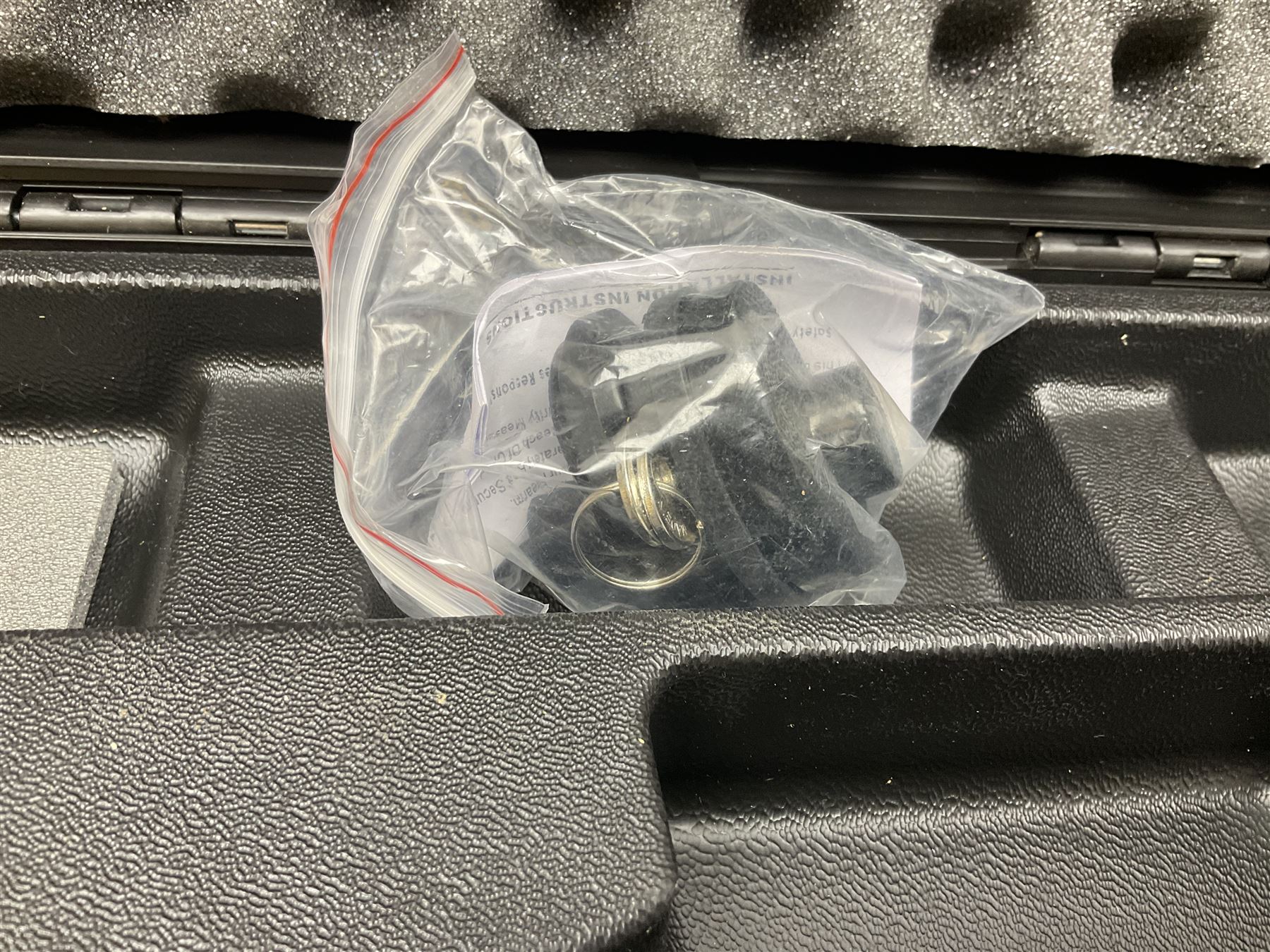 Browning black plastic shotgun case to accommodate 76.2cm (30