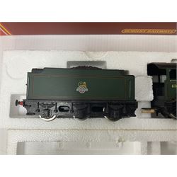 Hornby ‘00’ gauge - Class B17 4-6-0 ‘Manchester United’ locomotive no.2862 in LNER green; Class B17 4-6-0 ‘Leeds United’ locomotive no.61656 in BR green; Class D41/1 4-4-0 ‘Yorkshire’ locomotive no. 62700; Class 49/1 4-4-0 ‘Cheshire’ locomotive no.2753 in LNER green; in original boxes (4) 