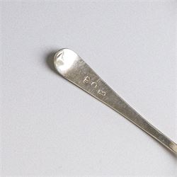 Twenty-one silver teaspoons, comprising set of six 1920s coffee spoons, set of three Kings pattern teaspoons, etc, all hallmarked