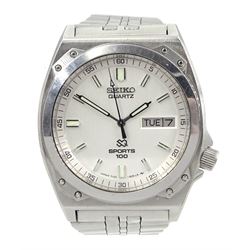 Seiko Quartz Sports 100 gentleman's wristwatch with day/date aperture, model No. A 7123-8200, boxed 