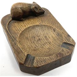 'Mouseman' oak ashtray, with carved mouse signature, by Rober Thompson of Kilburn, L10cm