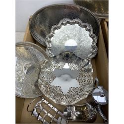  A selection of silver plate, to include two oval trays with foliate engraved detail and pierced gallery, a similar circular tray, a waiter with gadrooned rim, a swing handled dish, a pierced bowl upon three ball feet, a large toast rack, a sugar scuttle and scoop, together with a group of assorted metal ware, including an Art Deco Everhot insulated ceramic and chrome teapot, milk jug and sucrier, other various teawares, trays, etc.   