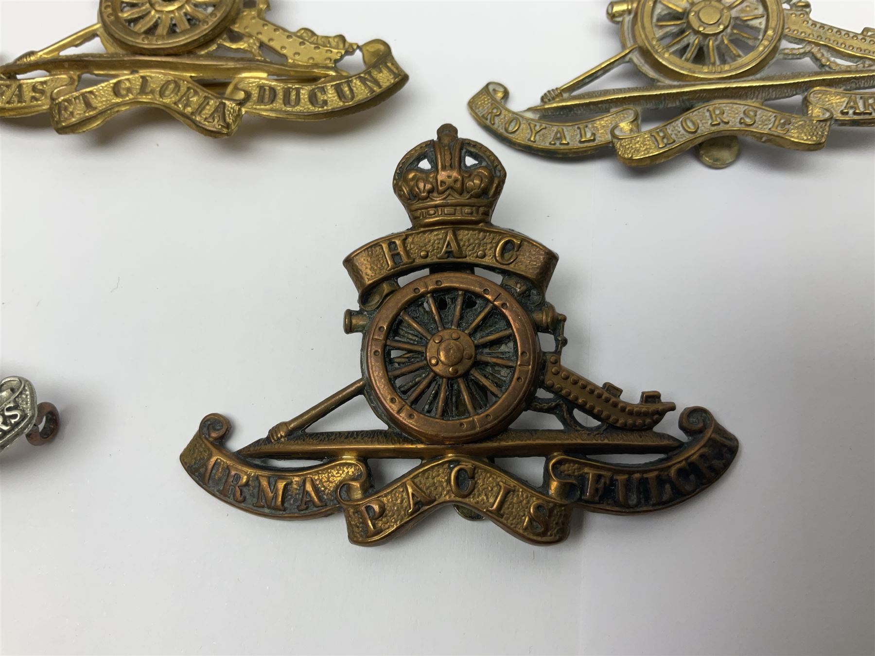 Twelve cap badges including Royal Artillery Militaria 94433