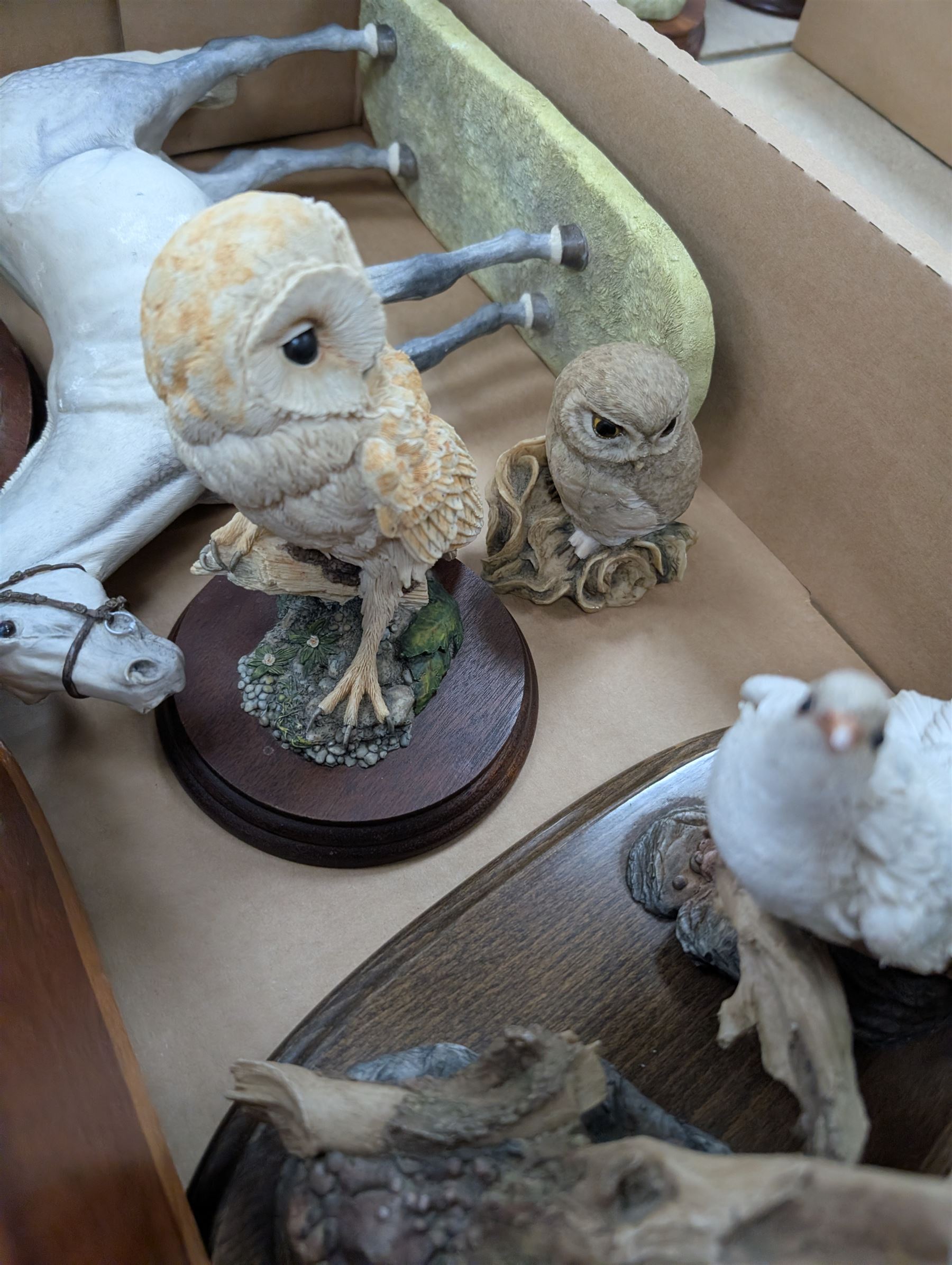 Collection of figures, including Border Fine Arts Grey Thoroughbred Stallion, Capodimonte Heron and Tramp, etc