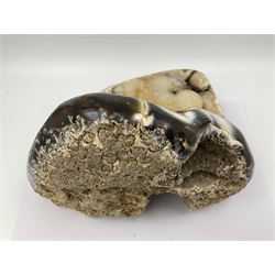 Large agate crystal geode cluster, in blue, brown and cream tones, H18cm