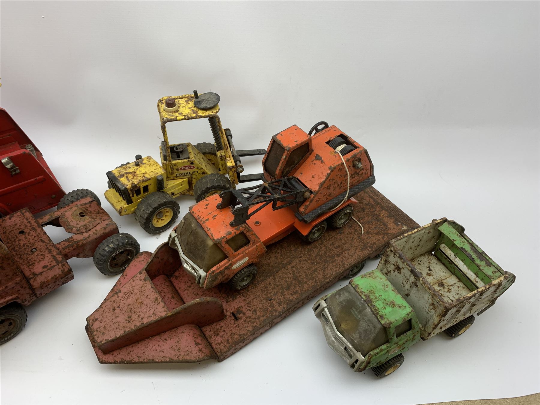 Five Tonka metal vehicles - Simon Snorkel mobile crane, Fork Lift truck, Low Loader, Refuse Wagon and Mobile Crane (5)