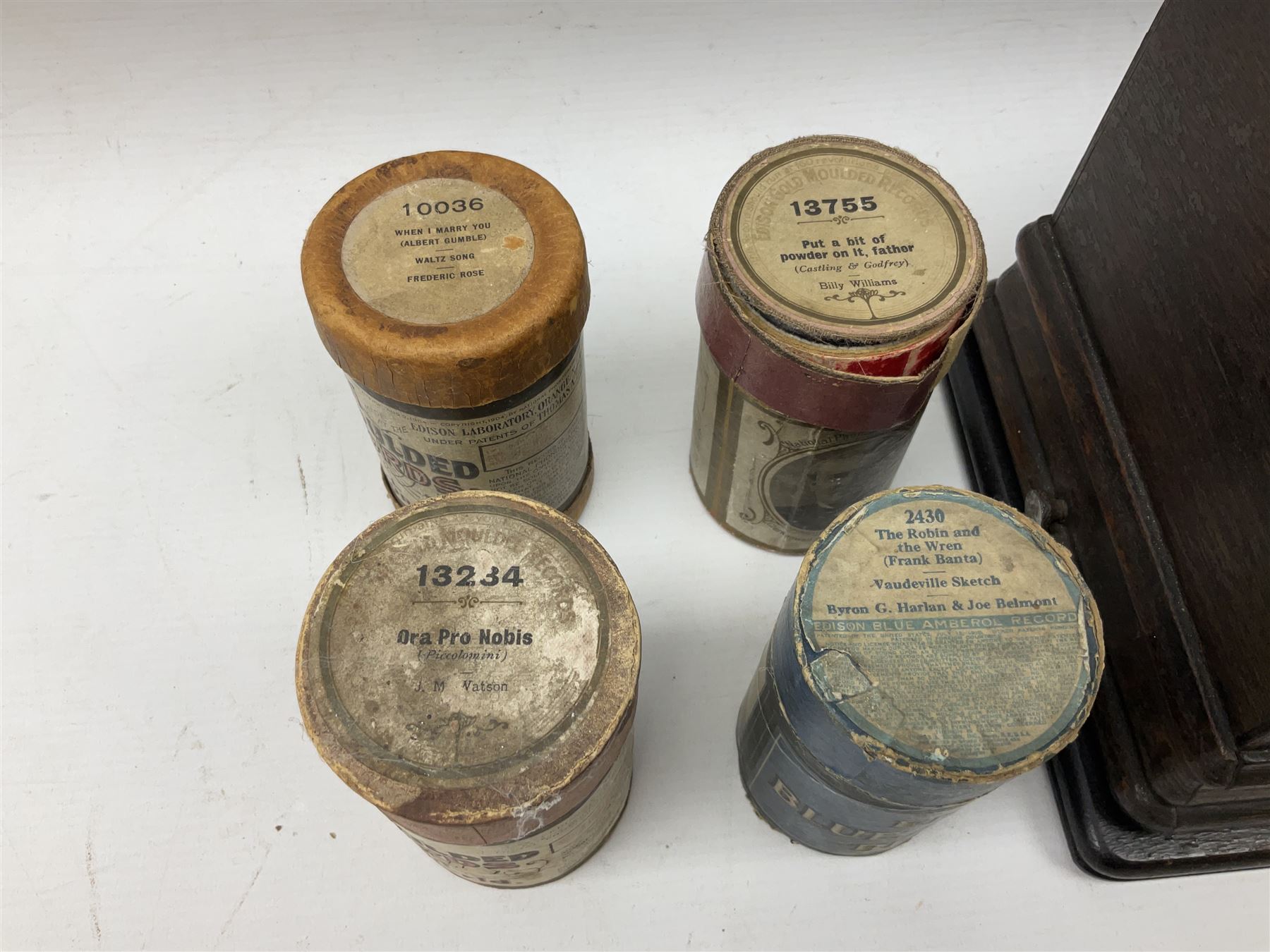 Edison Gem wind up phonograph, serial number 255655, with horn and eight cylinders, H21cm