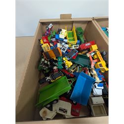Collection of loose diecast vehicles including Dinky, Corgi, 
Matchbox, etc