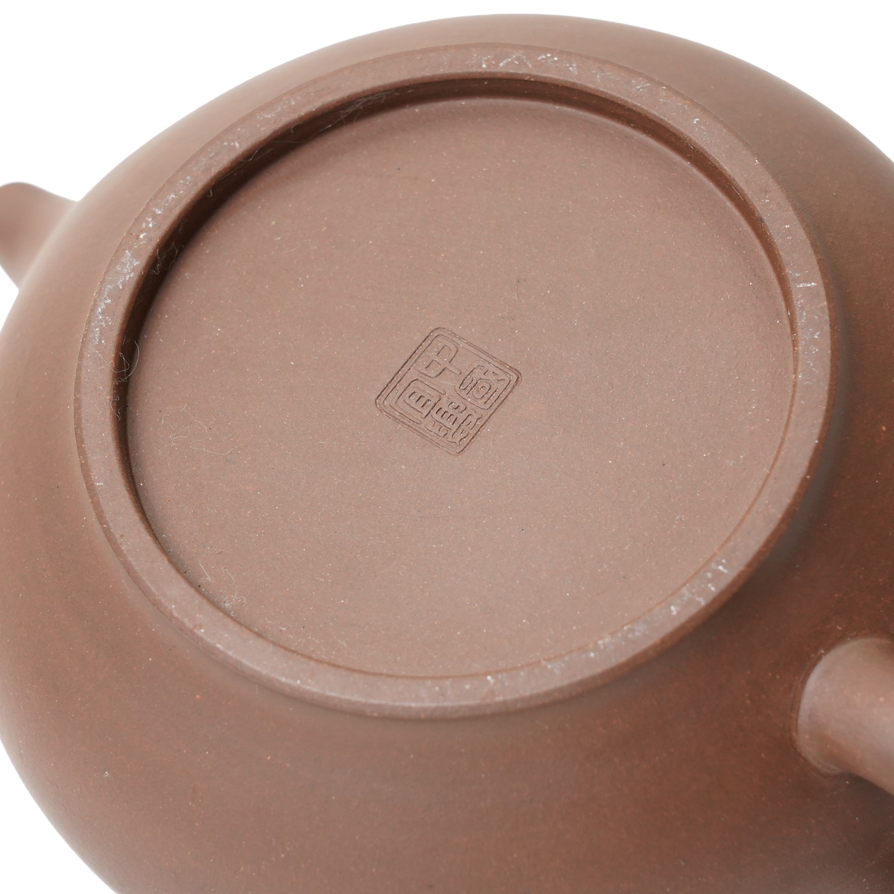Three Chinese Yixing-style clay teapots, 20th century (3)