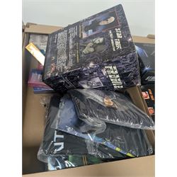 Star Trek collectables, including limited edition Eagle Moss Star Trek Discovery USS Glenn NCC-1030 model, Legends in 3 Dimensions Locutus of Borg bust, Star Trek Fact Files, limited edition placemats, Skybox Collectors Card packs and a quantity of Star Trek t-shirts