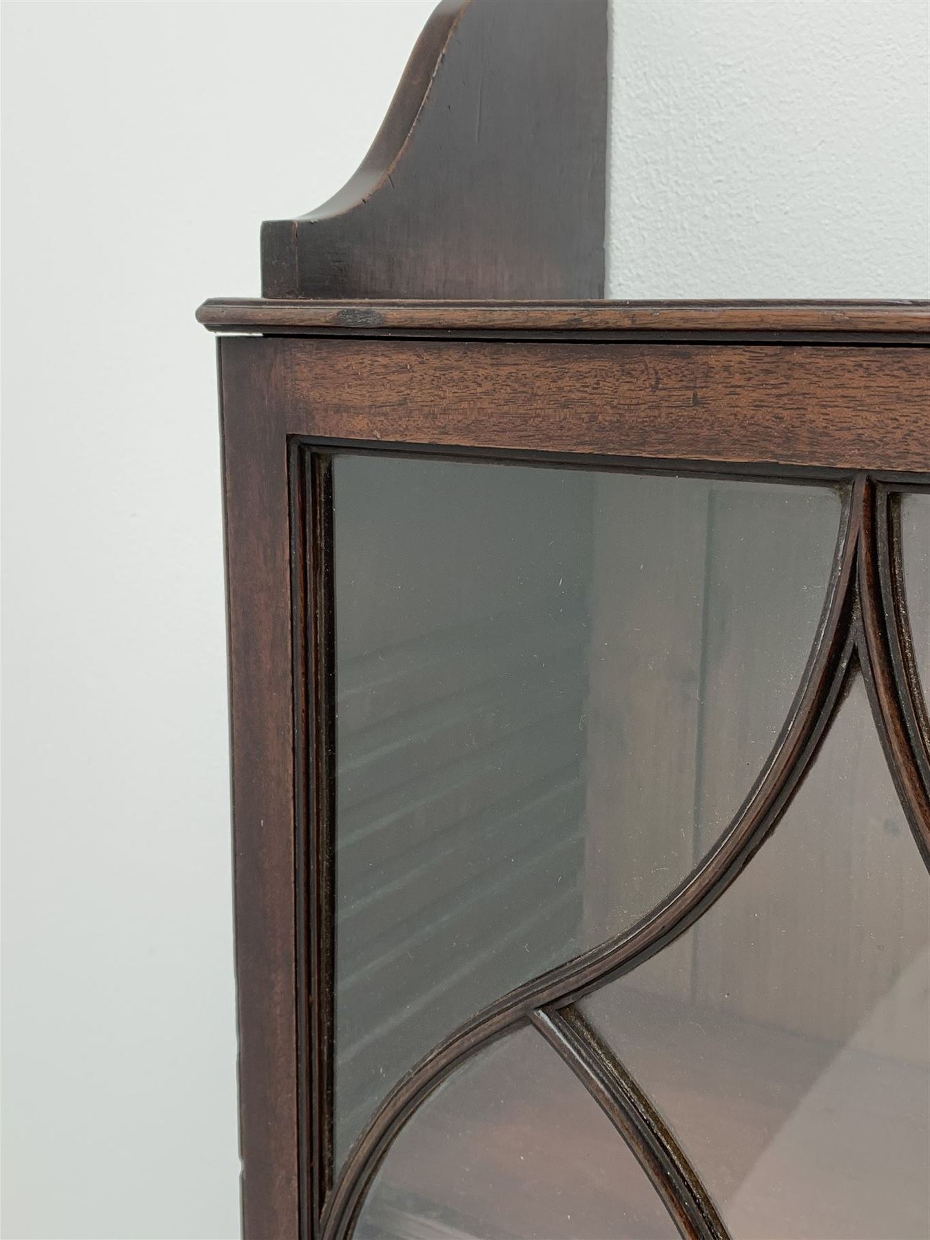 Georgian mahogany Gothic wall hanging cabinet, enclosed by two ogee pointed arch astragal glazed doors, plain sides with shaped top and bottom brackets