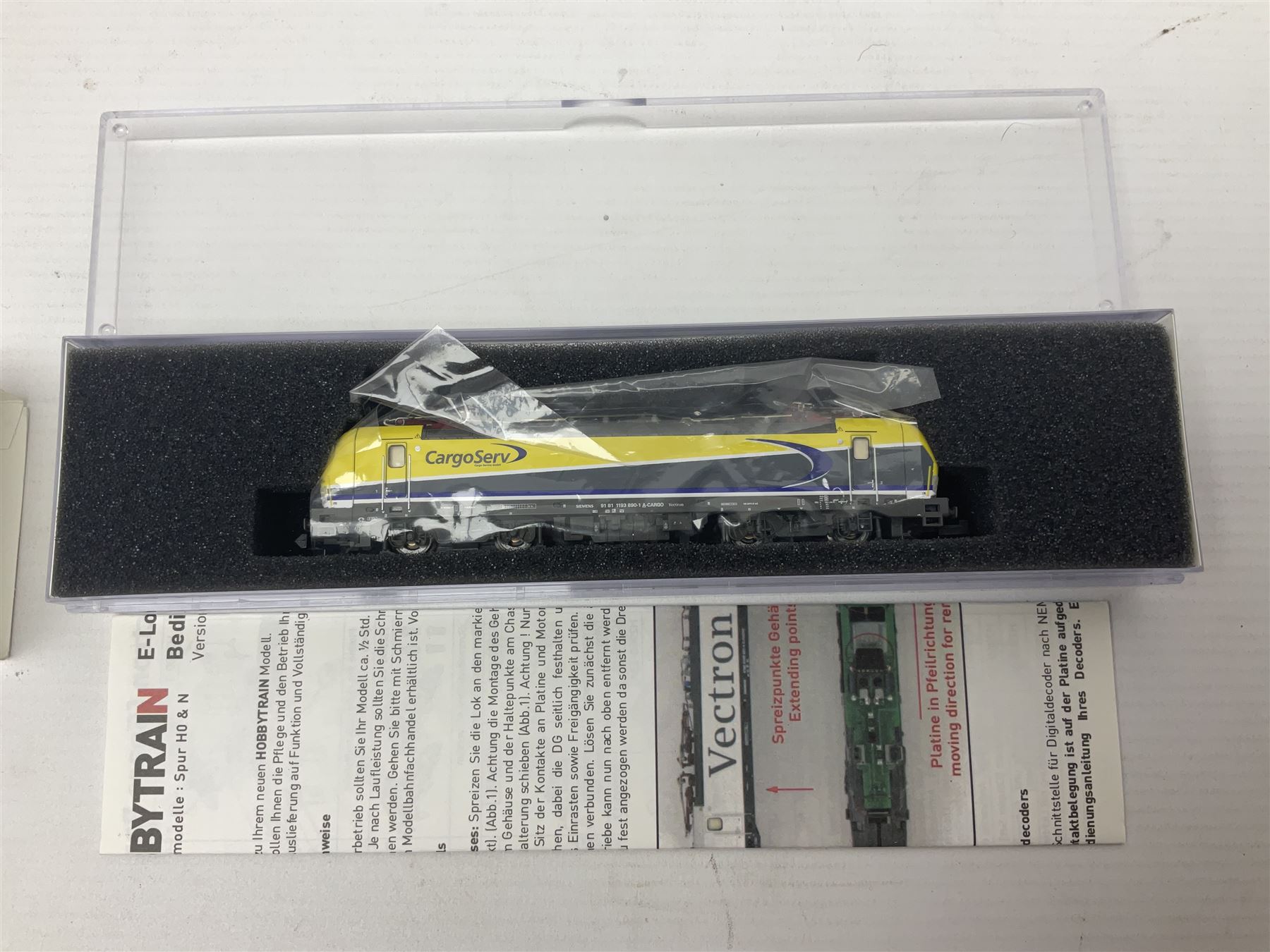 Hobbytrain 'N' gauge - three locomotives - H2970 Vectron Ep.VI CargoServ; H14902 Strassenbahn Duwag M6 Muhlheim/Ruhr; and H14903 Strassenbahn Duwag M6 Nurnberg; all boxed (3)