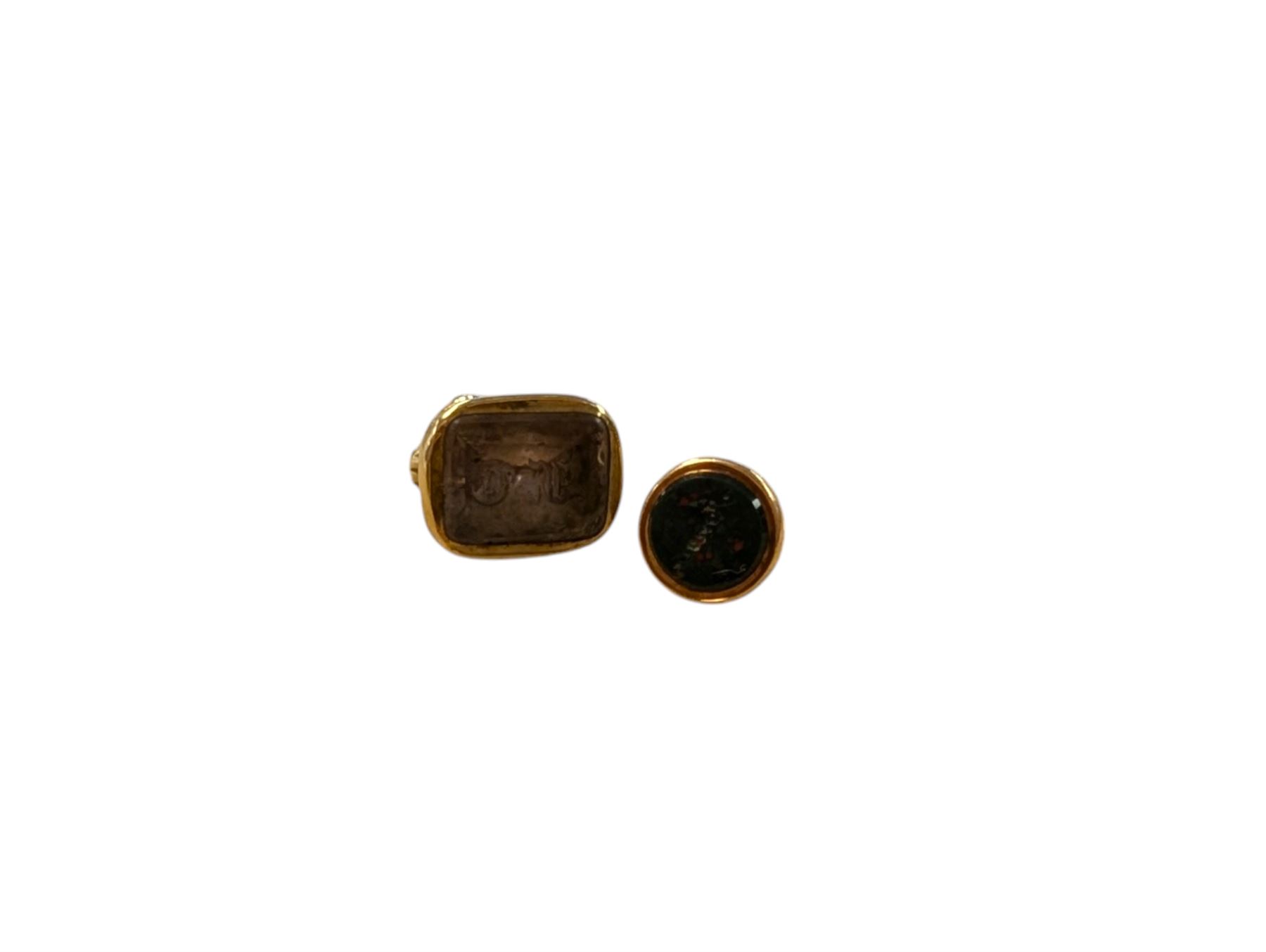 Two 9ct gold fob seals, to include bloodstone example engraved 'Anna' and a quartz example engraved with initials