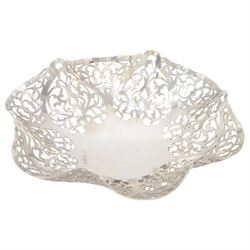 Mid 20th century silver bowl, of hexagonal form with scrolling pierced sides, upon three bun feet, hallmarked W I Broadway & Co, Birmingham 1962, W18cm