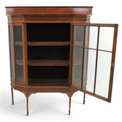 Edwardian inlaid mahogany display cabinet of rectangular canted form, galleried top with crossbanded inlay, above a glazed cabinet enclosing  baize lined shelves, raised on square tapering legs terminating in spade feet  