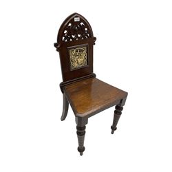 19th century oak hall chair, arch shaped back with pierced and carved scroll foliate design, inset minton tile designed by John Moyr Smith depicting Alfred, raised on ring turned tapering supports