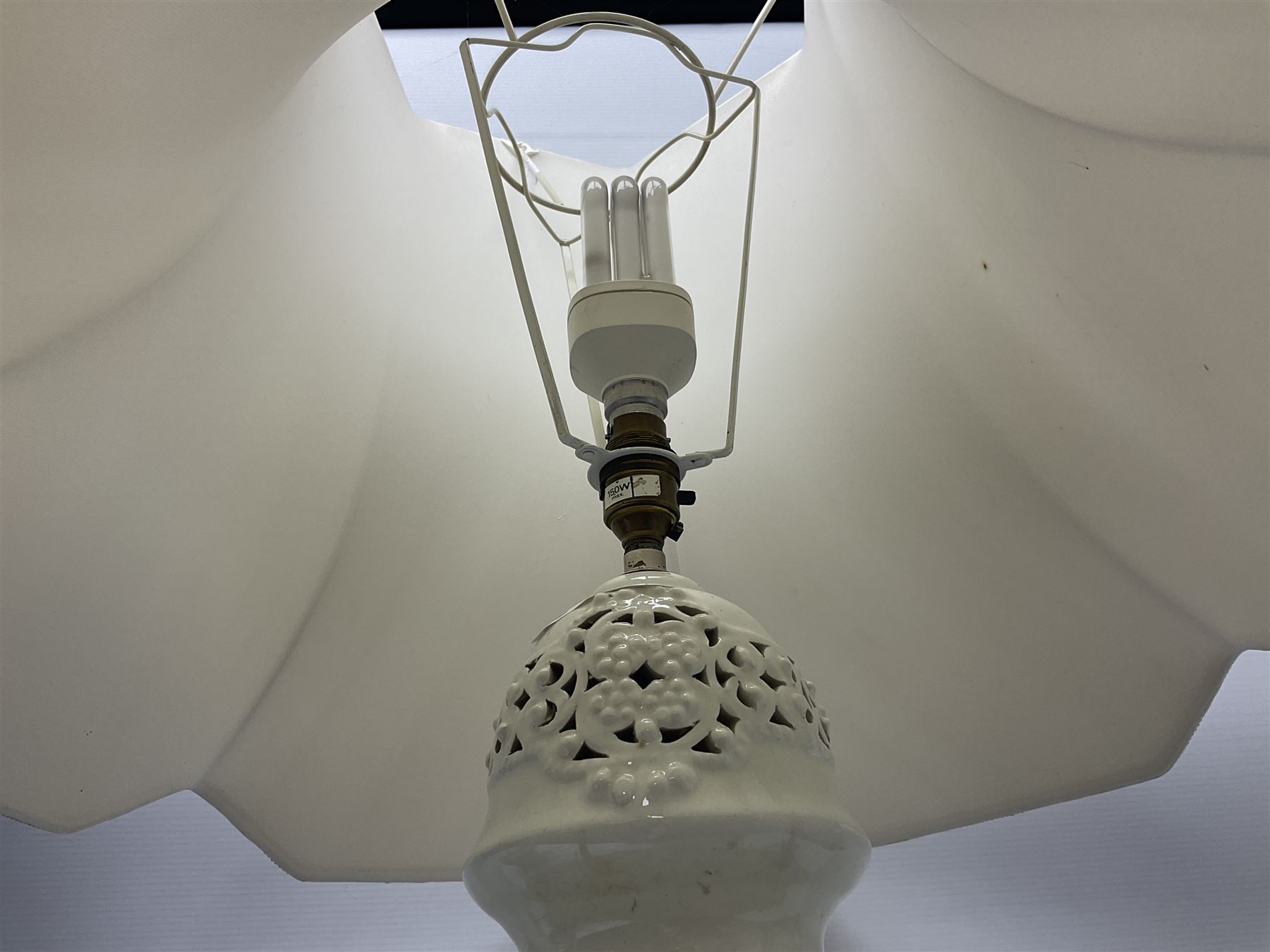 Modern pierced oriental white ceramic vase shaped table lamp, together with a blue and white baluster shaped example decorated with figures upon elephants, both with shades, tallest H83cm incl shade