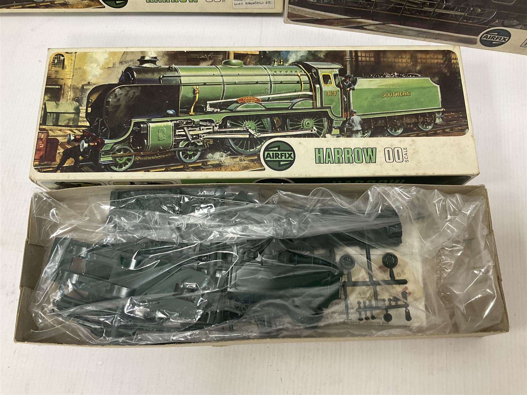 ‘00’ gauge - Airfix locomotive model kits comprising series 4 City of Truro kit and empty series 4 box, series 4 Mogul, two series 4 Harrow kits, all boxed; together with Rosebud Kitmaster Stirling kit and quantity of loose plastic locomotives and tenders from Airfix, Kitmaster, Ratio etc 