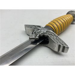 WW2 German Luftwaffe 2nd Pattern Officers dress dagger, with unmarked 25.5cm double edged steel blade, wire-bound pale orange/yellow celluloid grip, globular  pommel with oak leaves and traces of gilding, Luftwaffe eagle cross guard; in beaded scabbard with two suspension rings L43cm overall