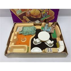 Palitoy Pippa's Apartment with split-level lounge-kitchen, bedroom and bathroom and two dolls: boxed