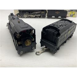 Wrenn '00' gauge - two Class 8F 2-8-0 locomotives - No.48073 in BR Plain Black; boxed; and No.8042 in LMS Plain Black; with unassociated plain blue box (2)