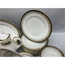 Royal Grafton Majestic pattern tea and dinner wares, to include dinner plates, teacups, meat plates, etc