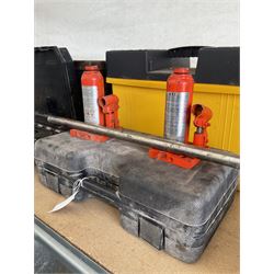 Riveting guns with rivets, metal crate with straps, together with sanding machines and hydraulic jacks - THIS LOT IS TO BE COLLECTED BY APPOINTMENT FROM DUGGLEBY STORAGE, GREAT HILL, EASTFIELD, SCARBOROUGH, YO11 3TX