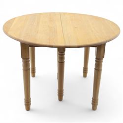 Neptune – Sheldrake limed oak extendable dining table and eight Havan loom chairs, the oval top in limed oak finish with four additional leaves extending the table to seat up to ten (Extends to cm), raised on turned legs with two additional centre supports, the matching Havan loom chairs finished in grey with cream upholstered seat covers (H 95cm, W 47cm, D 55cm)
