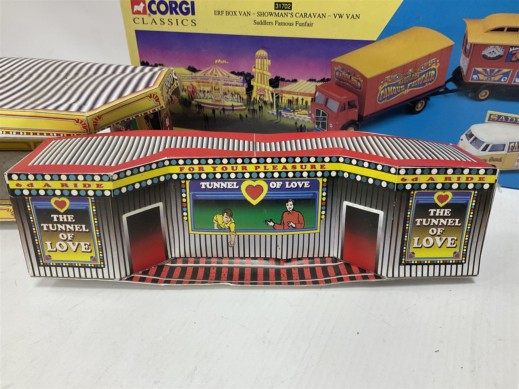 Corgi - various models both boxed and loose to include Dibnahs Choice 1 50 scale 80308, Classics 31702 and 97920, along with loose 1937 Rolls Royce 111 Sedance de Ville model, further mostly Showmans Range models and assembled fairground kits