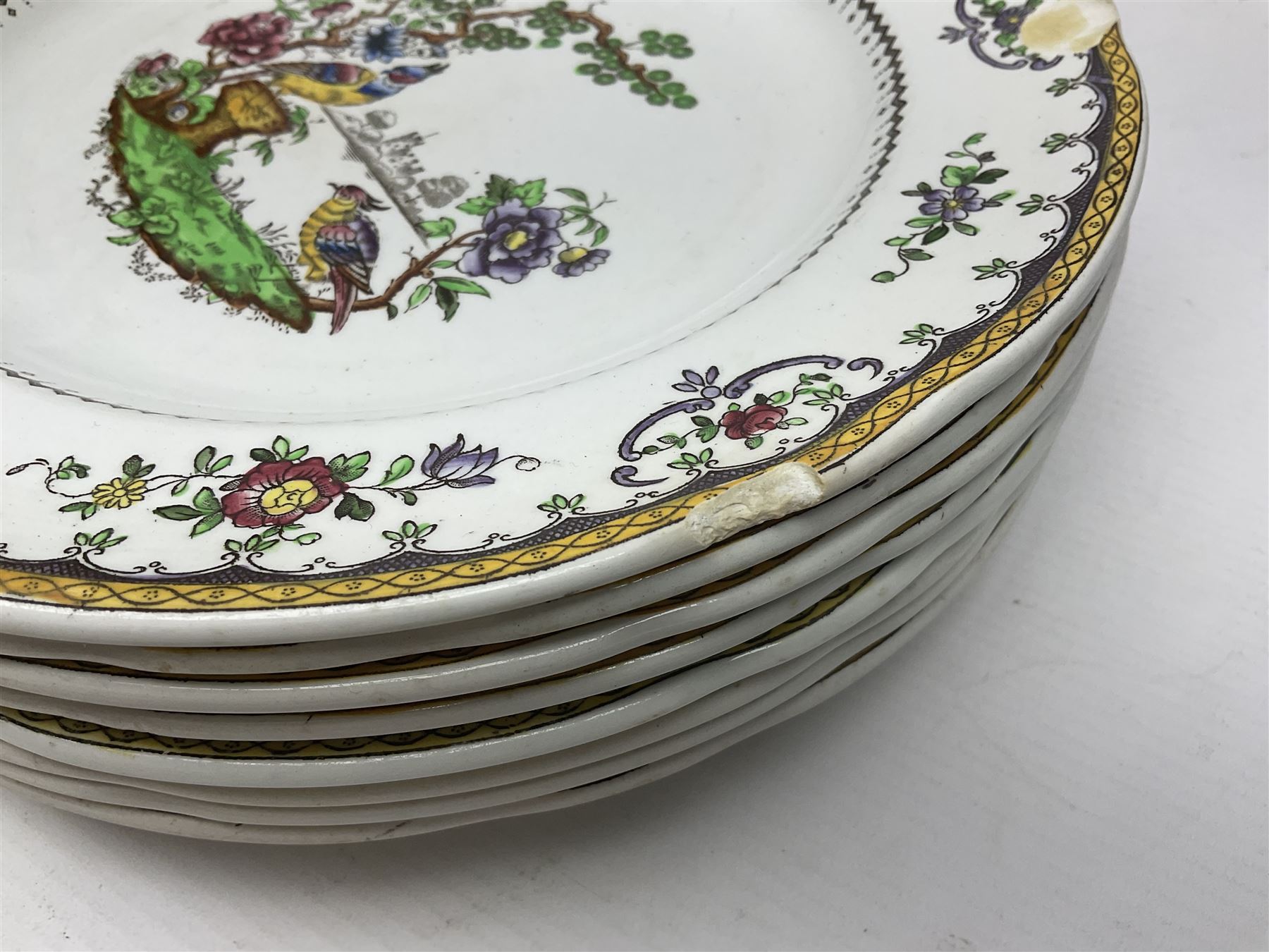 Copeland Spode Chelsea pattern part dinner service, to include seventeen dinner plates, eight side plates, Fifteen soup bowls in two sizes, meat platter etc (53)
