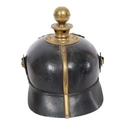 WWI Prussian EM M1895 artillery Pickelhaube, circa 1895, the black leather skull with brass ball finial, brass eagle helmet plate and leather chin strap, one side with a black cockade, the other black and red