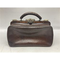 Small leather Portmanteau gentleman’s travelling toilet bag
