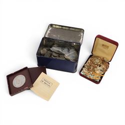 Collection of coins, banknotes and costume jewellery