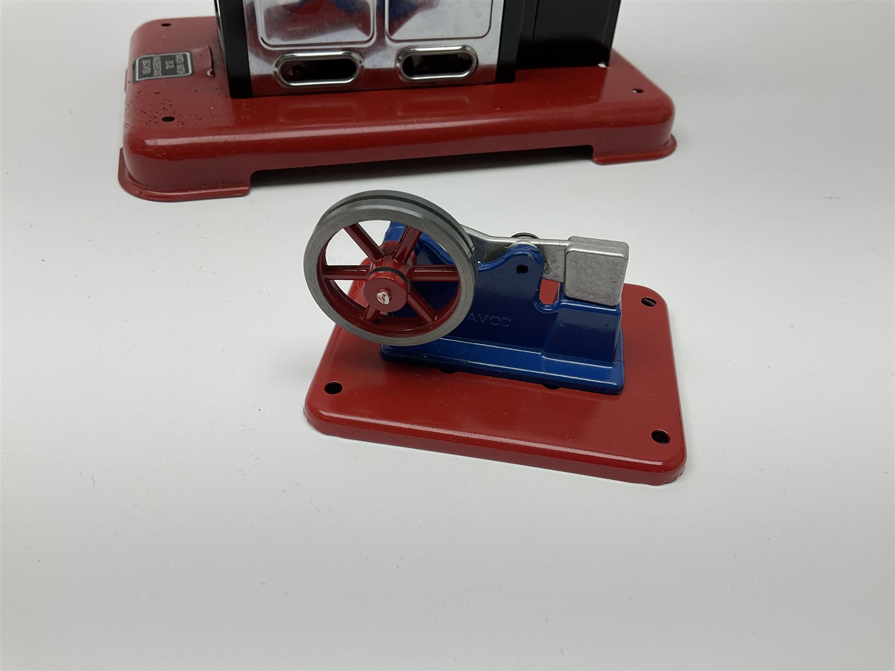 Mamod SP2 stationary steam engine in original box, with burner, solid fuel tablets, funnel and power hammer in box