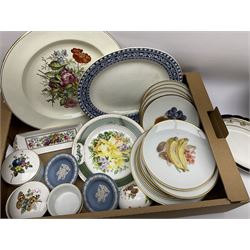 Assorted ceramics, to include tazza and twelve plates with printed fruit decoration, pair of Wedgwood blue jasperware pin dishes, Two Royal Worcester Butterflies pattern boxes, and another Royal Worcester box, Wedgwood plate with printed floral decoration, etc., in one box 