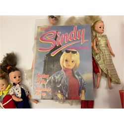 Sindy - ten 1980s 033055X dressed fashion dolls; together with a quantity of loose clothing, shoes and other accessories