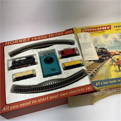 Hornby '00' gauge - Ready-to-run set with plastic 0-4-0 tank locomotive, two wagons, brake van, controller and track, boxed with instructions; and French Meccano-Tri-ang HOrnby-AcHO Boite D'Elements De Pente No.1 (sloping track kit), boxed with instructions (2)
