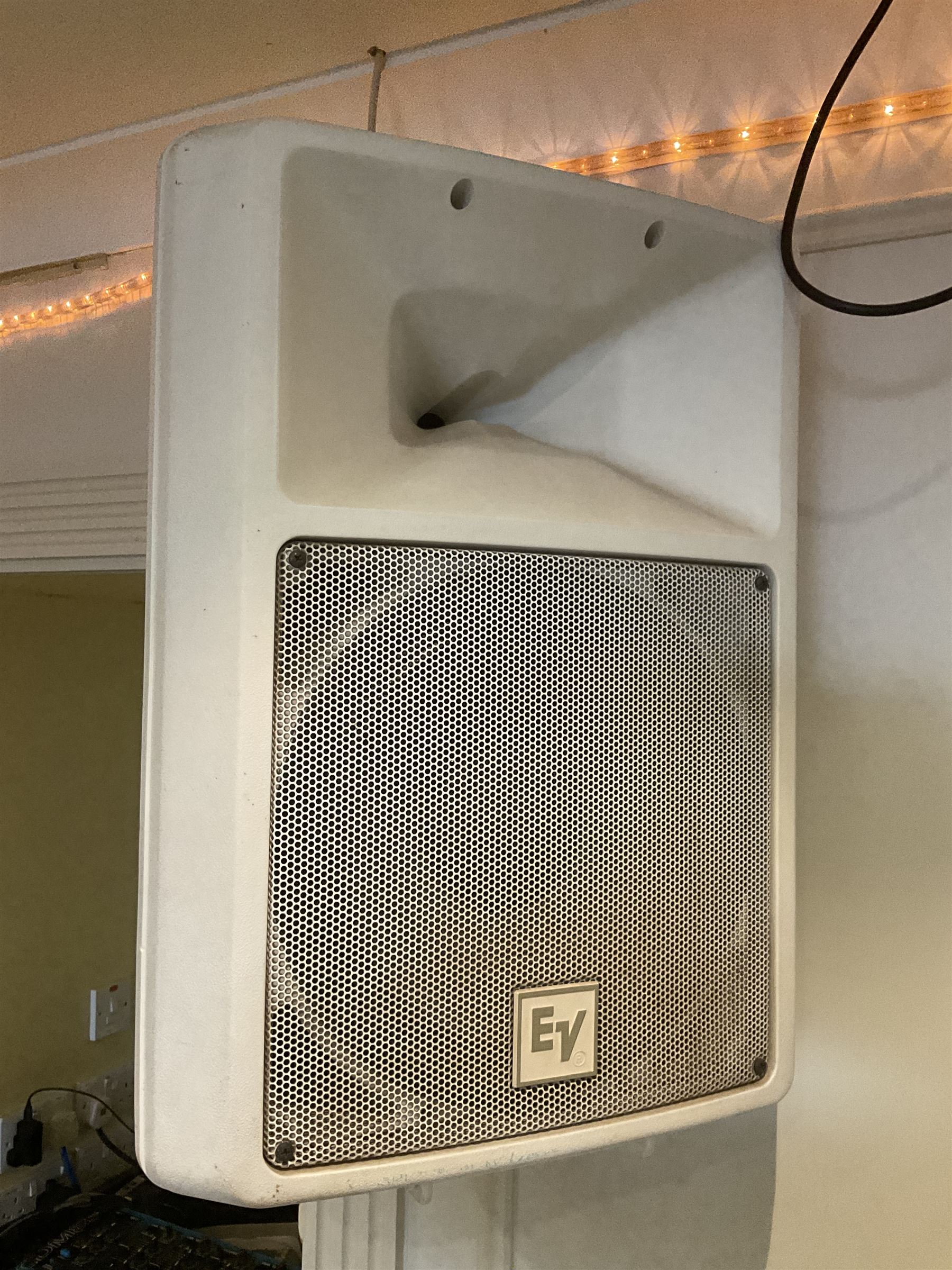 Disco Equipment Denon DN1800F, CDM8.4 mixing decks, Adastra power