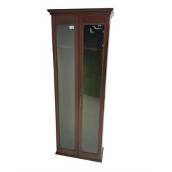 19th century mahogany gun cabinet, enclosed by two glazed doors