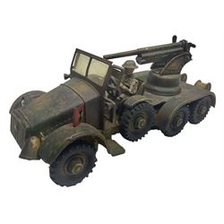 Hausser Elastolin camouflaged tin-plate mobile anti-aircraft lorry with swivelling gun, battery operated lights and driver L25cm