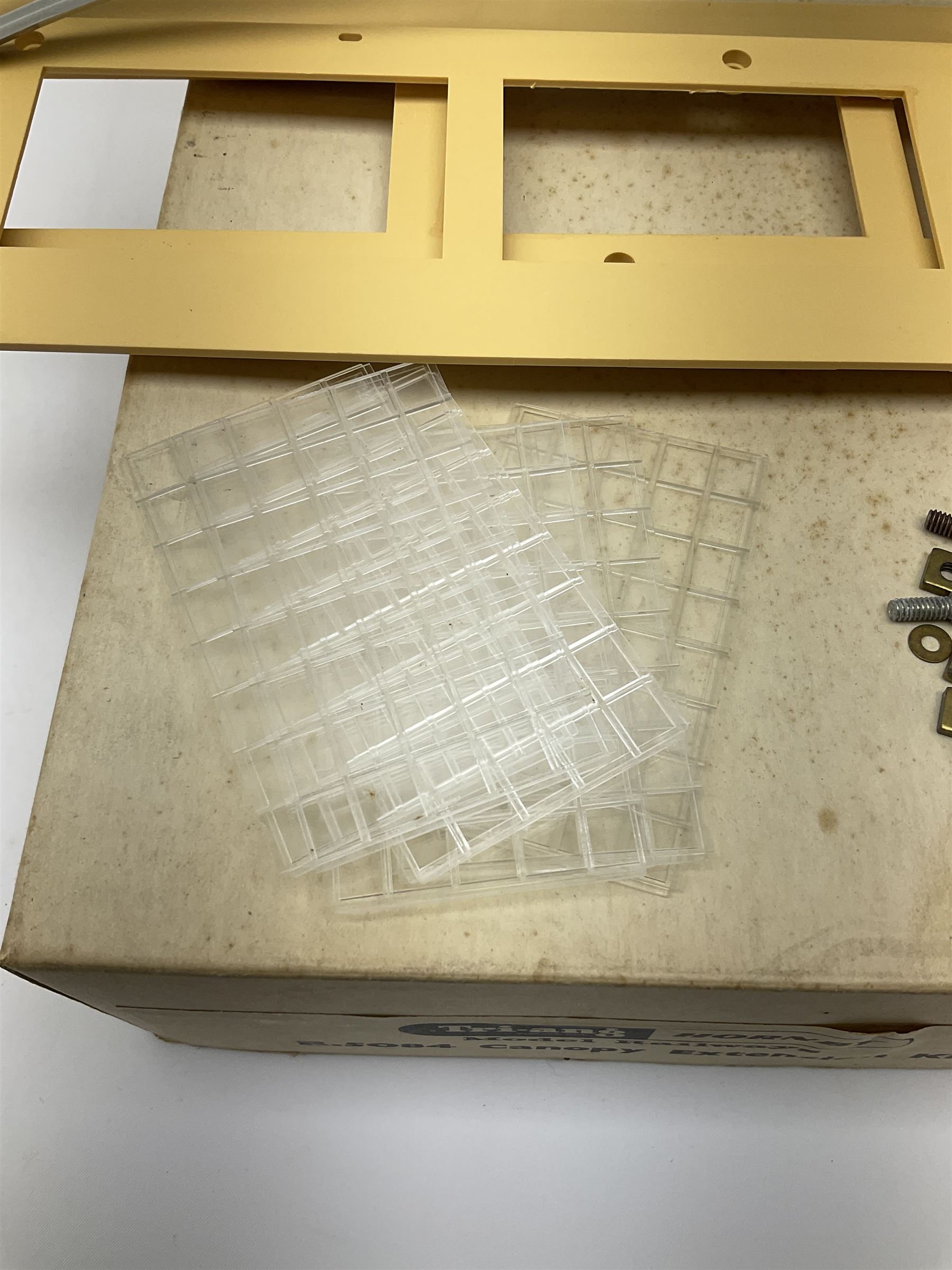 Tri-ang Hornby - set No.5084 Canopy Extension Kit, in plain box with label to each end