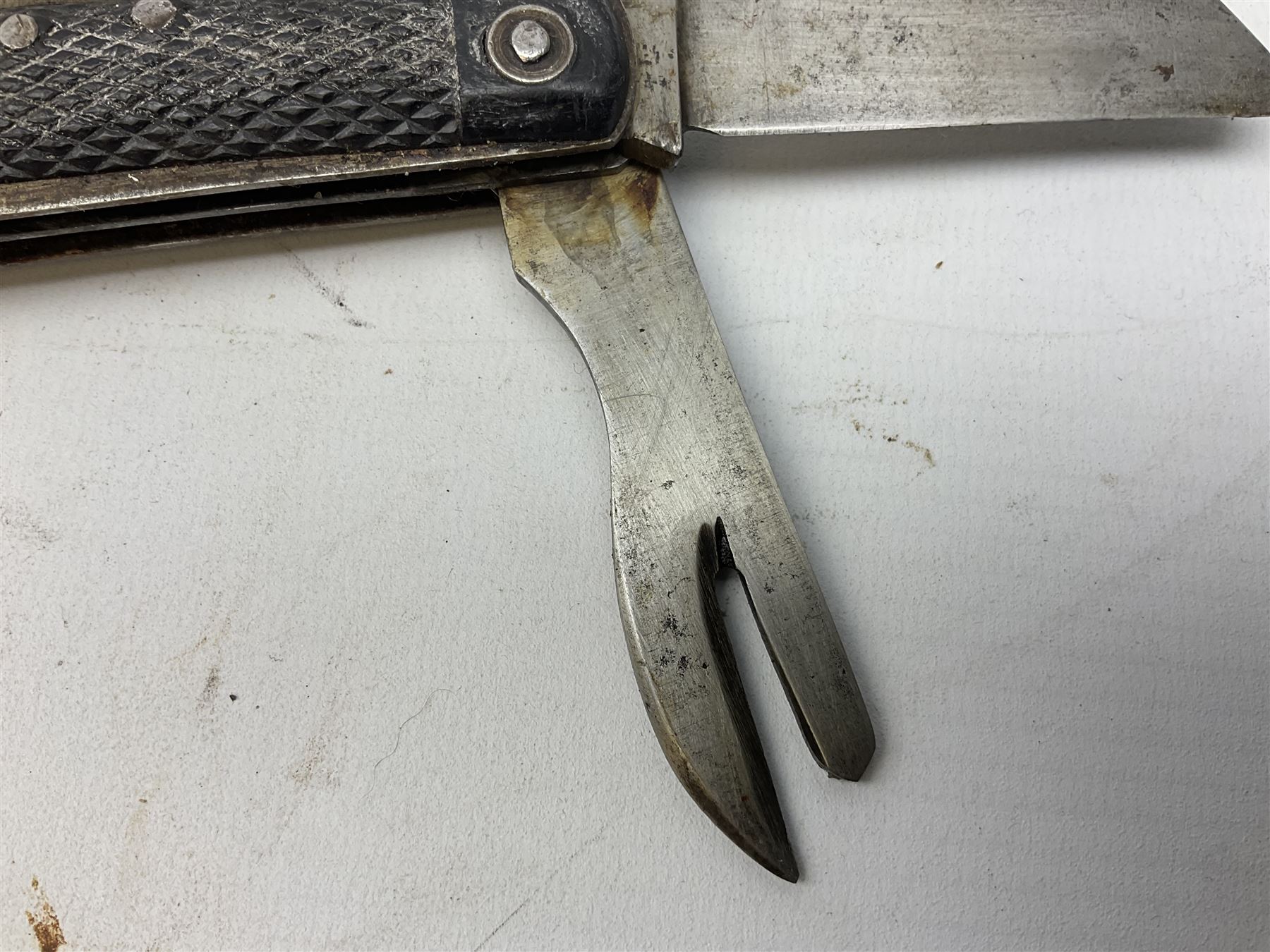 WW2 British army folding jack/clasp knife, the blade marked A.H. Bisby & Co Ltd Sheffield with broad arrow and date 1944, marlin spike and can opener; and British Navy seaman's rope pocket knife, the blade marked Venture H.M. Slater Sheffield (2)