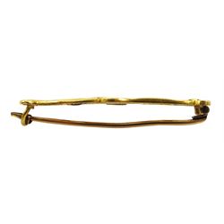 Art Nouveau 17ct gold open work bar brooch, the back engraved Rd No. 377757
