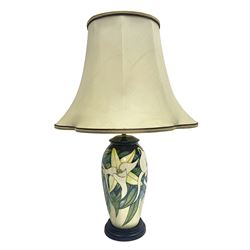 Moorcroft table lamp, Sesquipedale patte