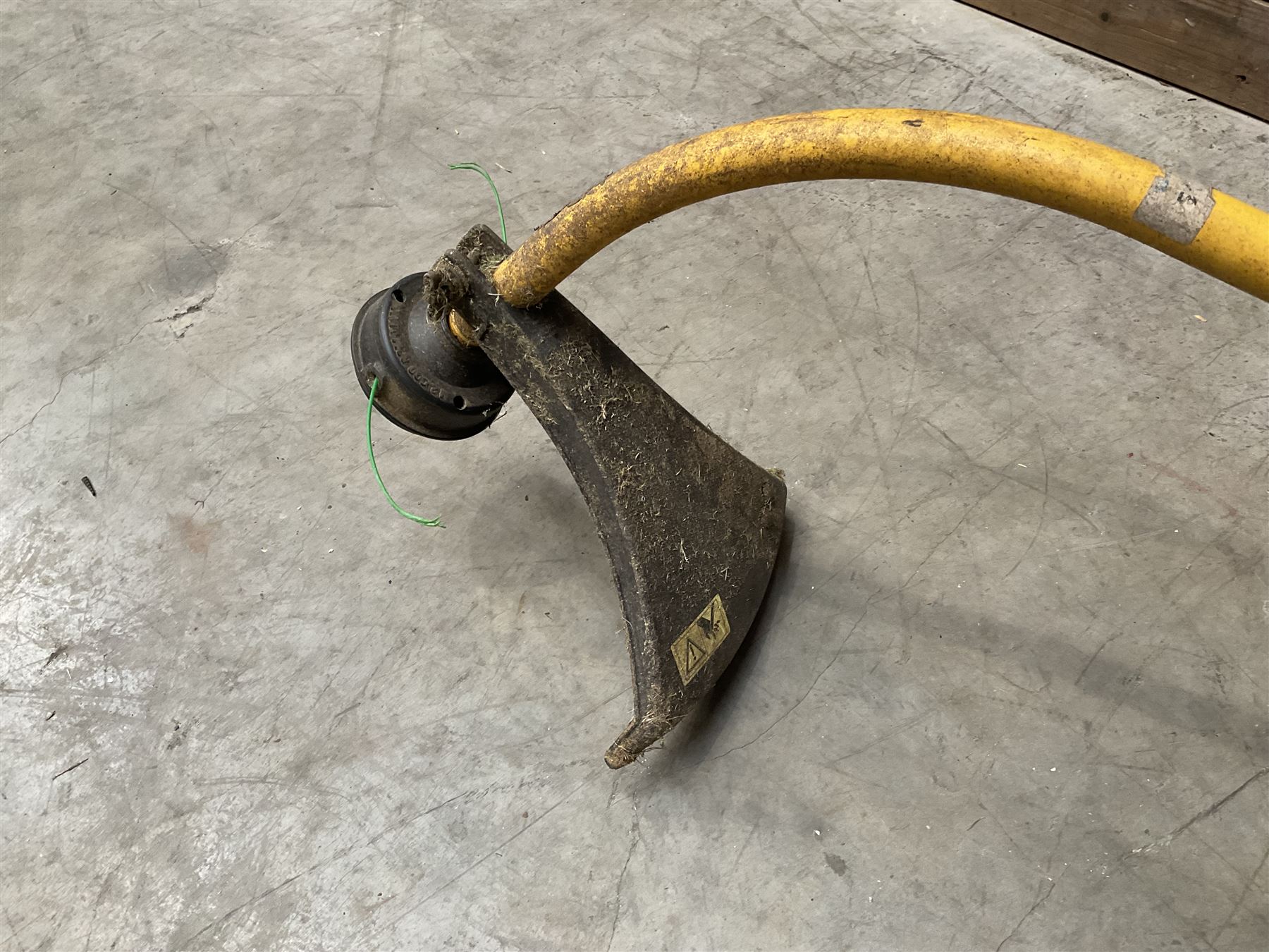 Ryobi 30cc PLT 3043YE petrol strimmer